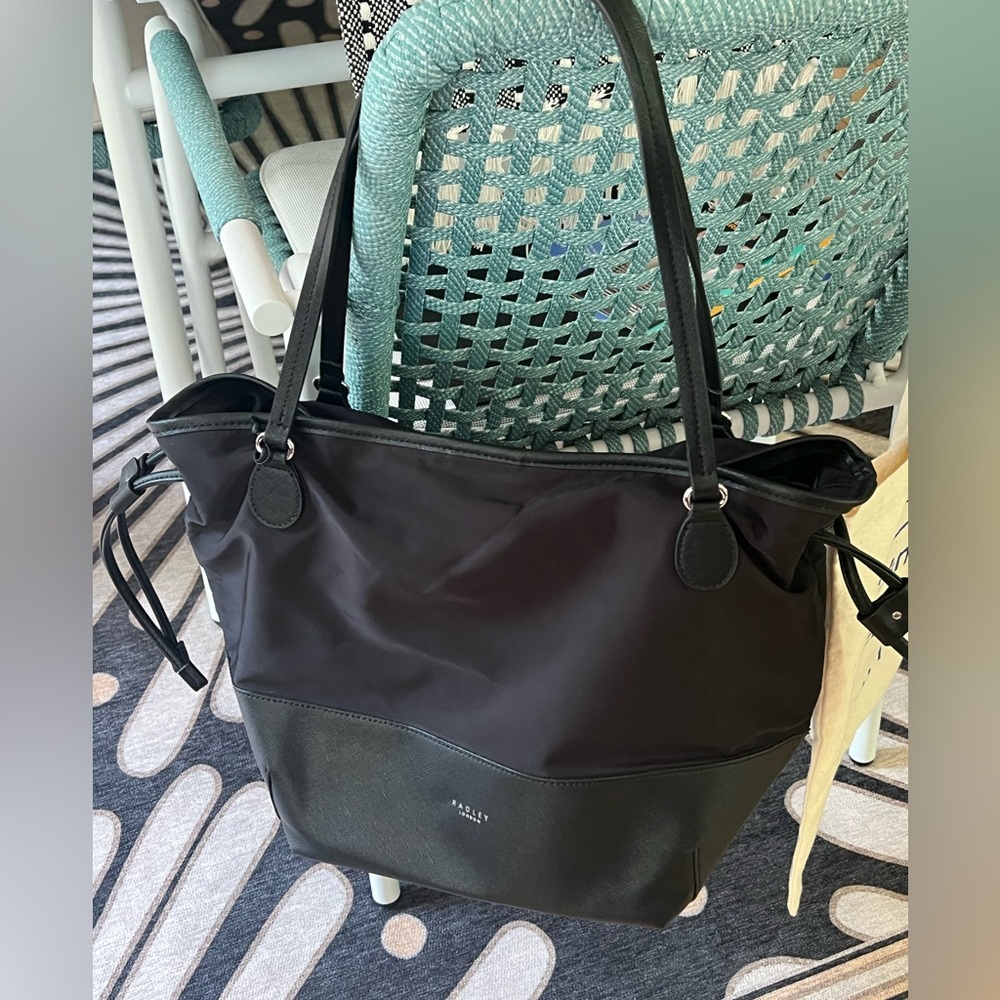 RADLEY LONDON Black Tote Bag with Modern Design